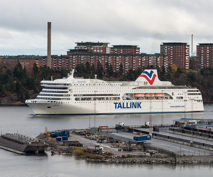 _DSC0118 View of cruise ships arriving to Stockholm.