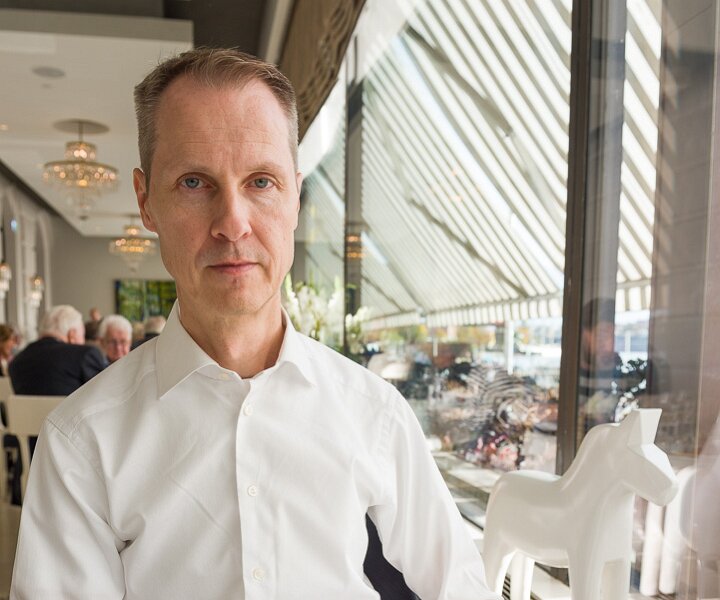 _DSC9851 Arto having smörgåsbord at the Veranda of Grand Hôtel.