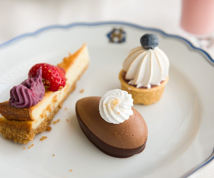 _DSC9856 Desserts at the Veranda of Grand Hôtel.