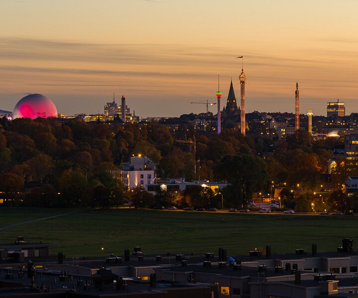 _DSC9867 View of Stockholm from Gärdet at sunset. Globen arena to the left.