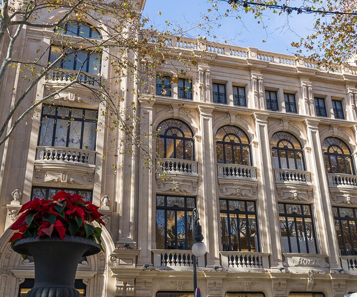_DSC0602 Store in a beautiful building in Palma city center.