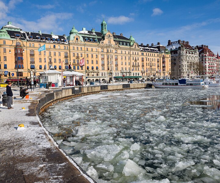 _DSC1842 At Nybrokajen. The ice starts melting as spring arrives.