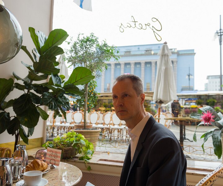 _DSC2885 Arto at Gretas at the Haymarket hotel.