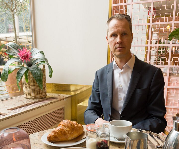 _DSC2900 Arto having morning coffee at Gretas at the Haymarket hotel.