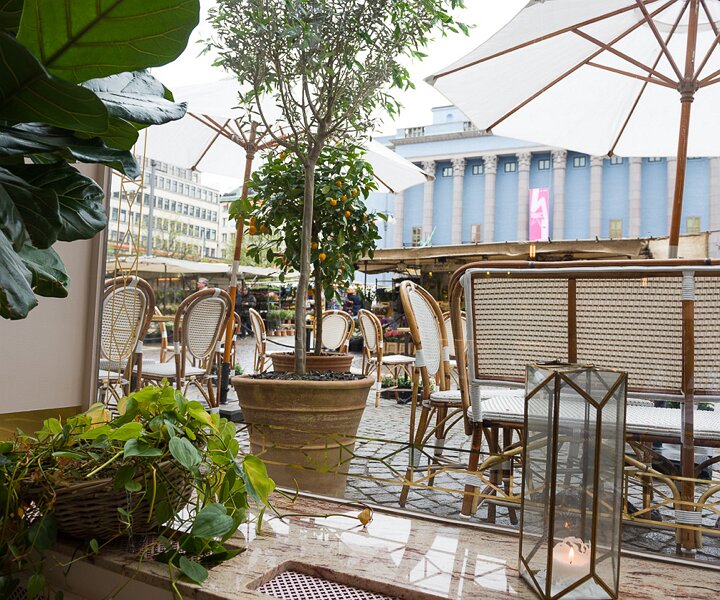 _DSC2913 At Gretas at the Haymarket hotel.