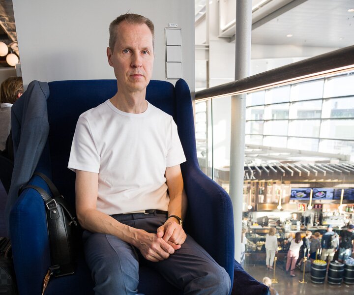 _DSC0014 Arto having breakfast at Pontus in the Air at Arlanda airport before the flight to Cyprus.