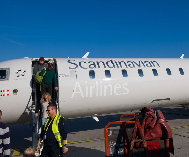 _DSC2702 Disembarking the aircraft at Hamburg airport.