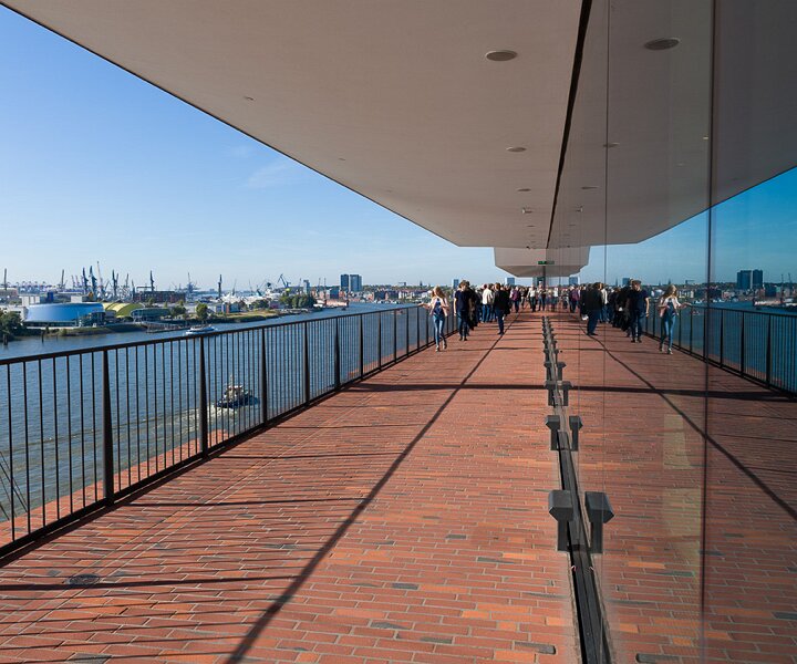 _DSC2782 At the Elbphilharmonie.