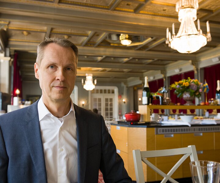 _DSC3107 Arto at Hasselbacken for lunch.