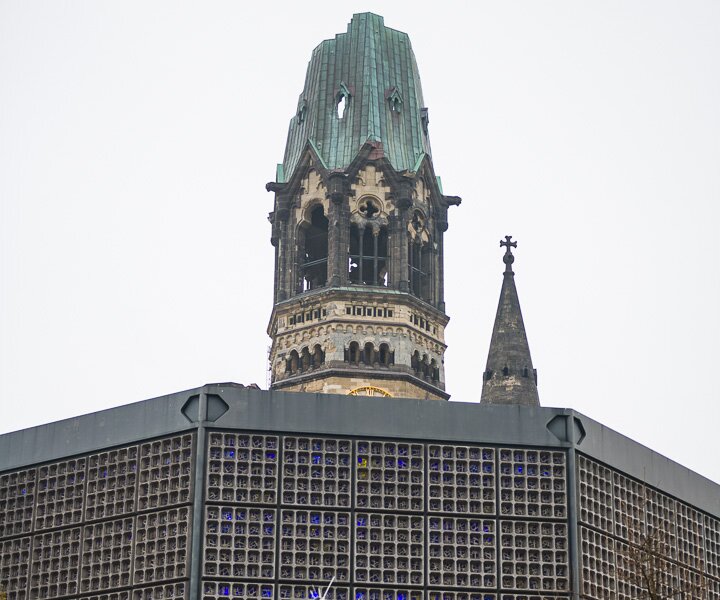 _DSC3852 The Kaiser Wilhelm Memorial Church in grey November, preparing for Christmas decorations.