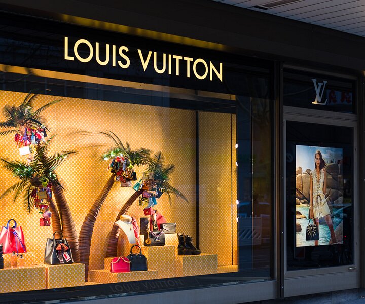 _DSC3861 The Louis Vuitton window at KaDeWe department store.