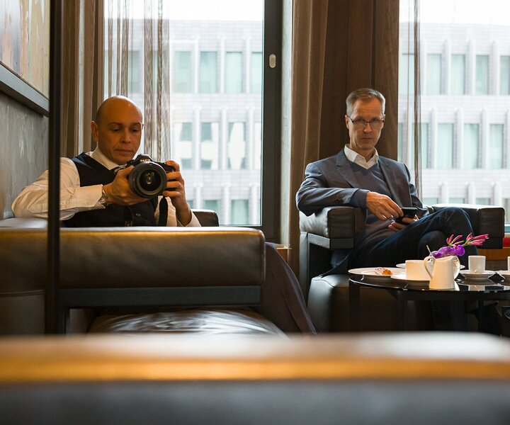 _DSC3880 Morning coffee in the Club Lounge.
