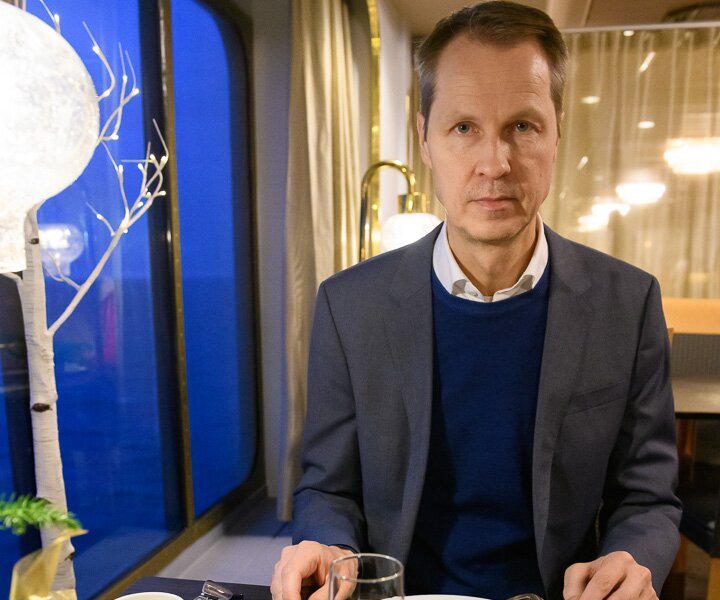 _DSC4060 Arto having breakfast on the ship on arrival to Helsinki.