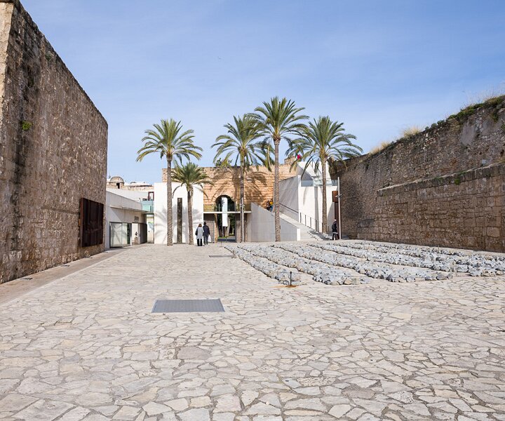 _DSC4256 At the Modern Art Museum in Palma (Es Baluard).