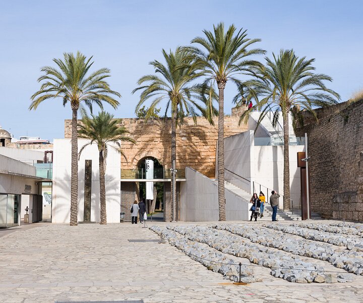 _DSC4257 At the Modern Art Museum in Palma (Es Baluard).