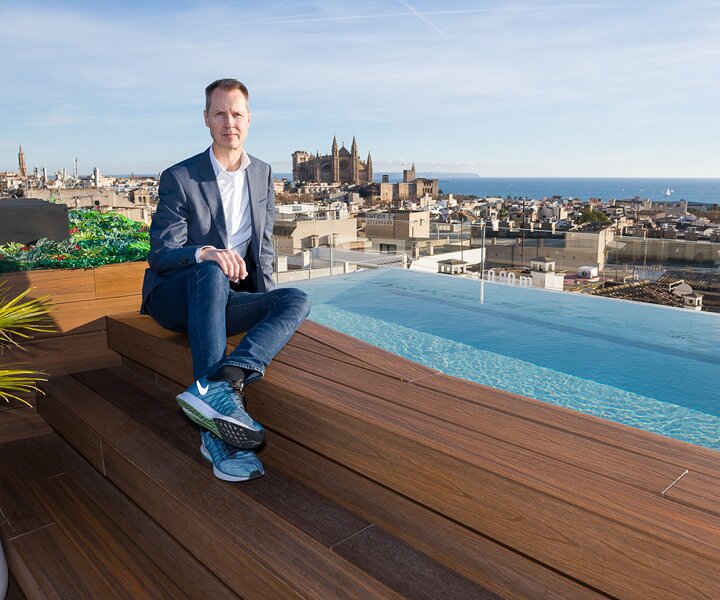 _DSC4284 Arto at the rooftop pool of the hotel in Palma. The Catedral de Mallorca in the background.