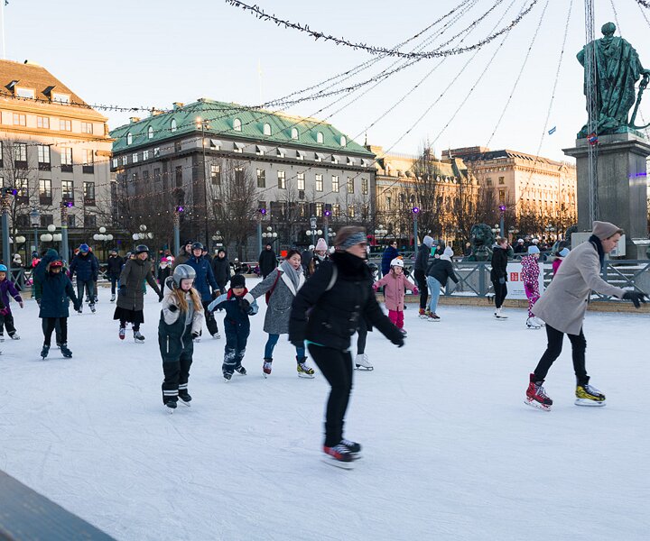 _DSC5862 Ice skating at Kungsträdgården.