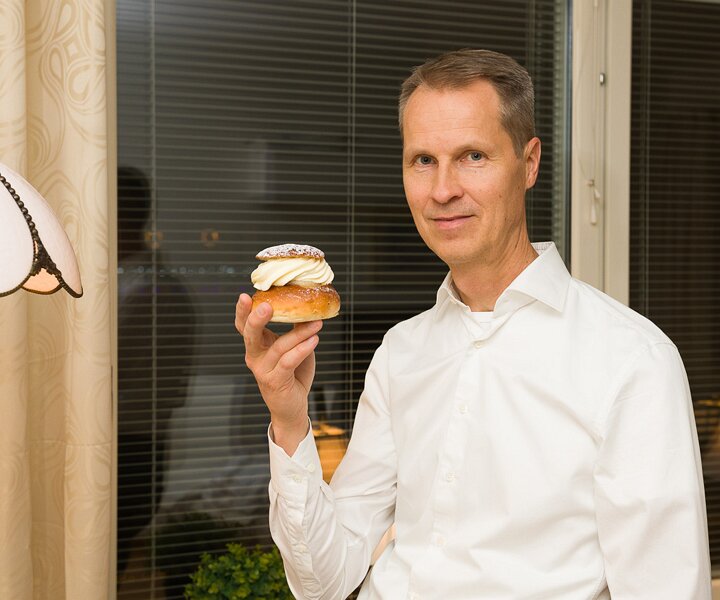 _DSC6115 Arto having the season's first semla.