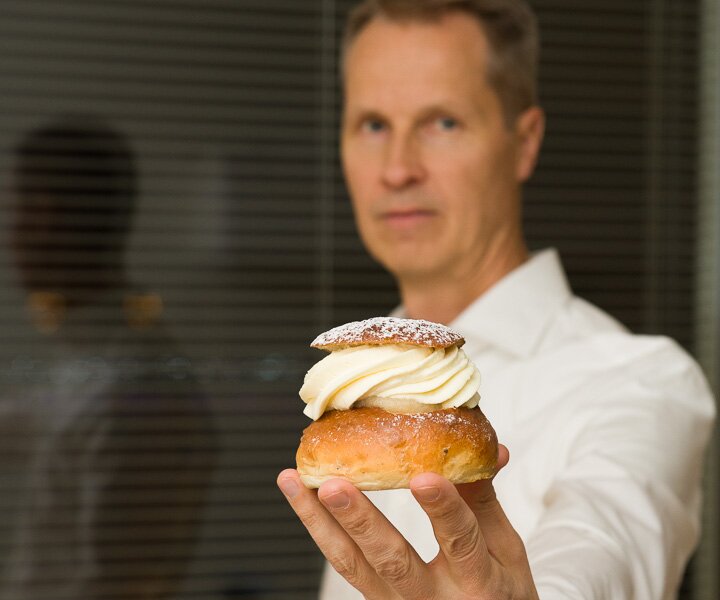 _DSC6122 Arto having the season's first semla.