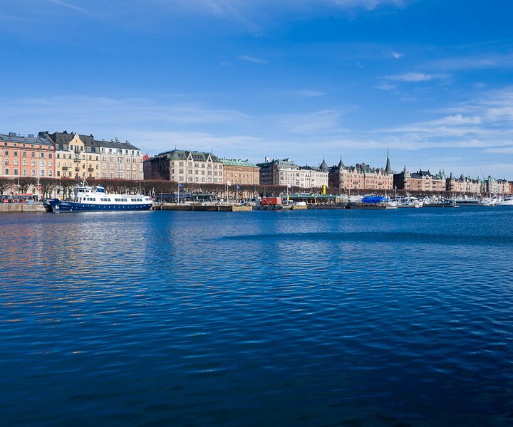 _DSC7022 View of Strandvägen in early spring.