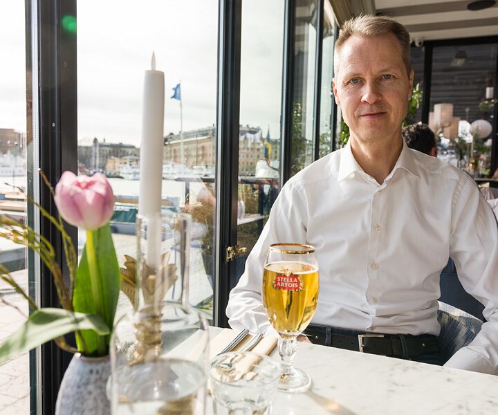 _DSC7068 Arto at Glashuset at Strandvägen for lunch.