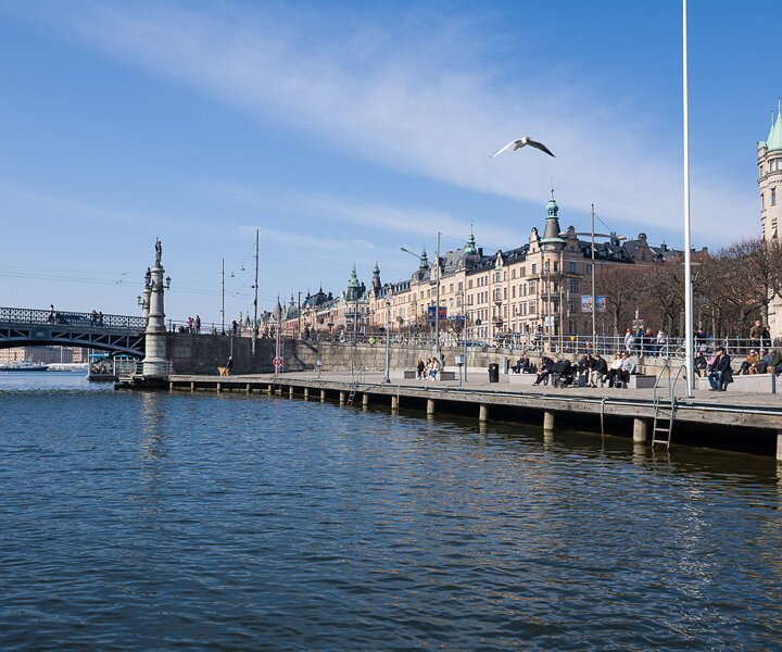 _DSC7202 Strandvägen and Djurgårdsbron in the spring sun.