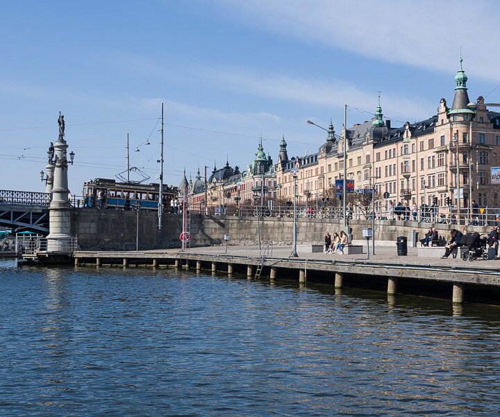 _DSC7204 Strandvägen and Djurgårdsbron in the spring sun.