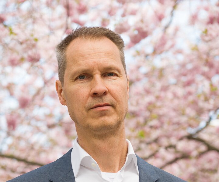 _DSC8074 Arto at the cherry blossom in Kungsträdgården.