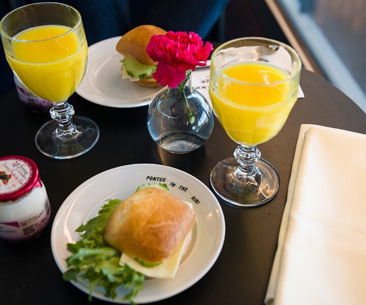 _DSC7229 Breakfast at the lounge at Arlanda airport.