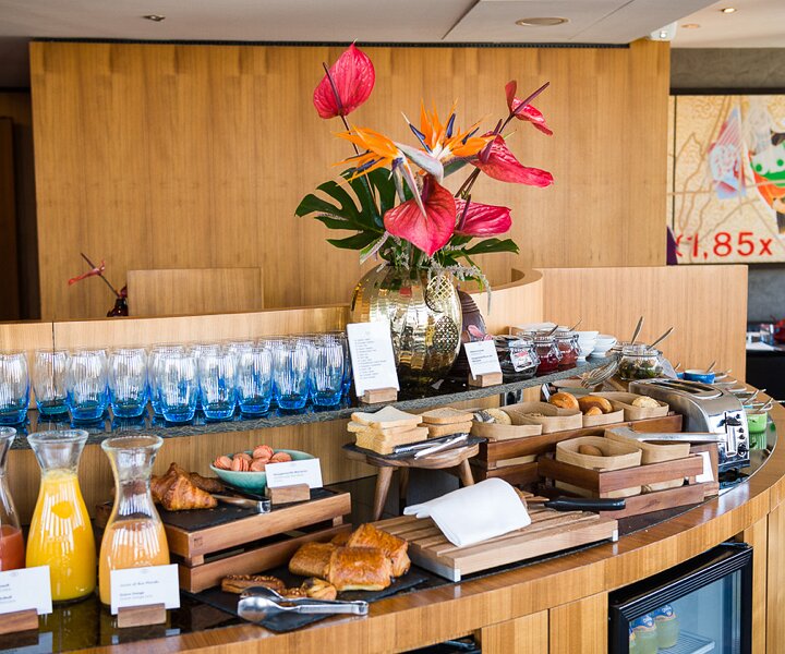 _DSC7289 Breakfast in the lounge at the Sofitel Berlin Kurfürstendamm.