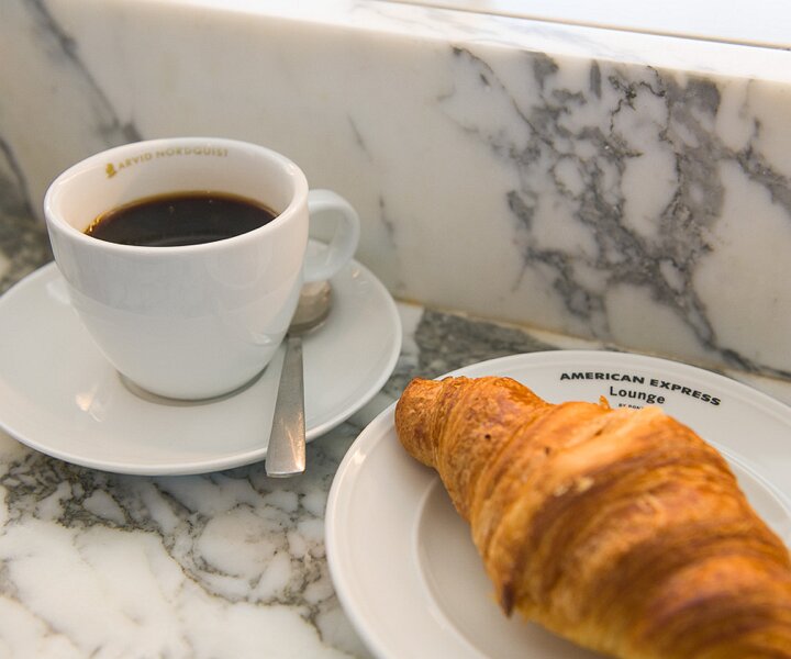 _DSC8184 Breakfast at the lounge at Arlanda airport.