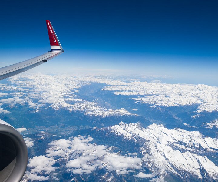 _DSC8201 Flying over the alps.