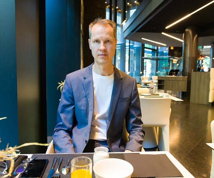 _DSC8209 Arto having breakfast at the hotel in Barcelona.