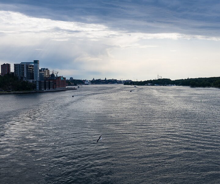 _DSC8865 Leaving a cloudy Stockholm.