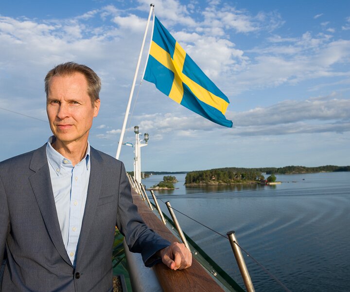 _DSC8894 Arto on a cruise in the archipelago.
