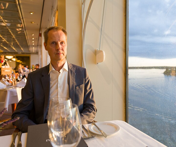 _DSC8925-1 Arto on the ship for a seaview dinner.