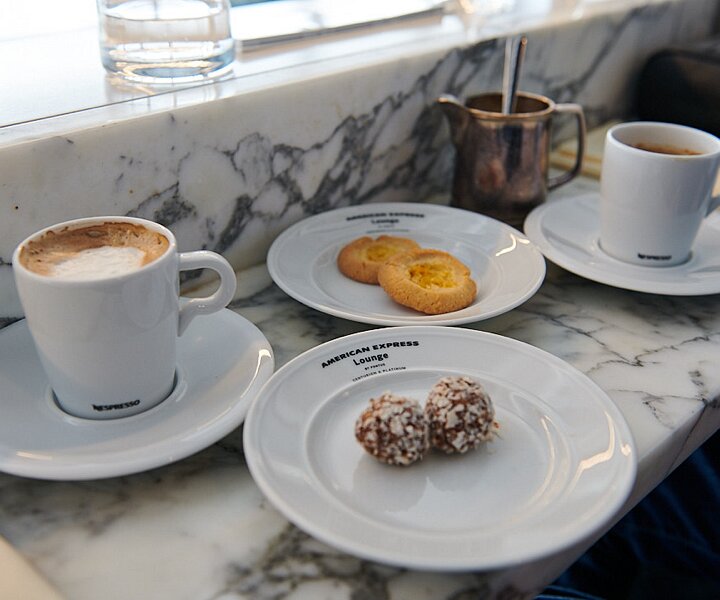 _DSC0995 Coffee with sweets at Pontus in the Air lounge at Arlanda airport before departure to Copenhagen.