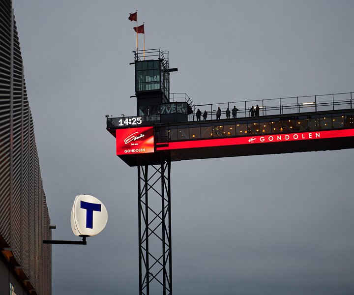 _DSC1406 At Slussen with view of Gondolen restaurant.