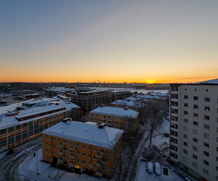 _DSC1639 Sunset in early afternoon in December, view from the apartment at Gärdet.