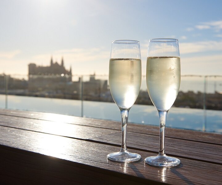_DSC1899 Sparkling at the rooftop pool at Nakar hotel in Palma.