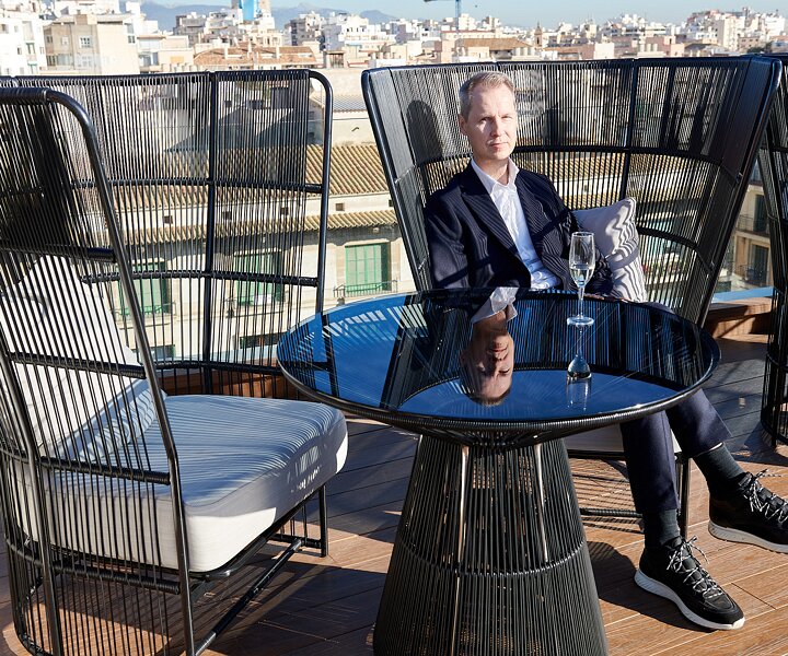 _DSC1923 Arto enjoying the sun on the rooftop terrace at Nakar hotel in Palma.