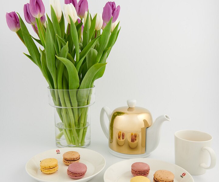 _DSC3328 Tulips and macarons.