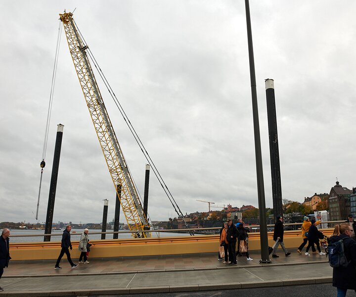 _DSC6606 At Guldbron (the golden bridge) at Slussen on the opening day.