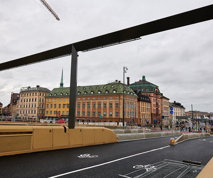_DSC6609 At Guldbron (the golden bridge) at Slussen on the opening day.