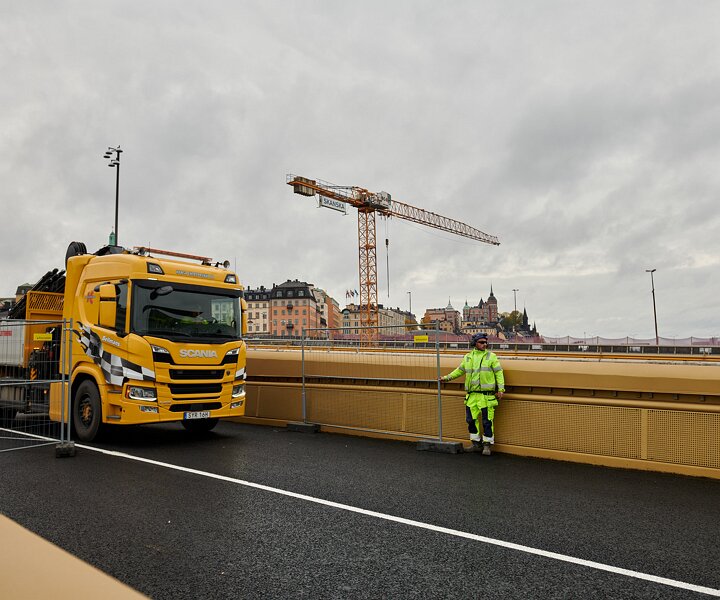 _DSC6614 At Guldbron (the golden bridge) at Slussen on the opening day.