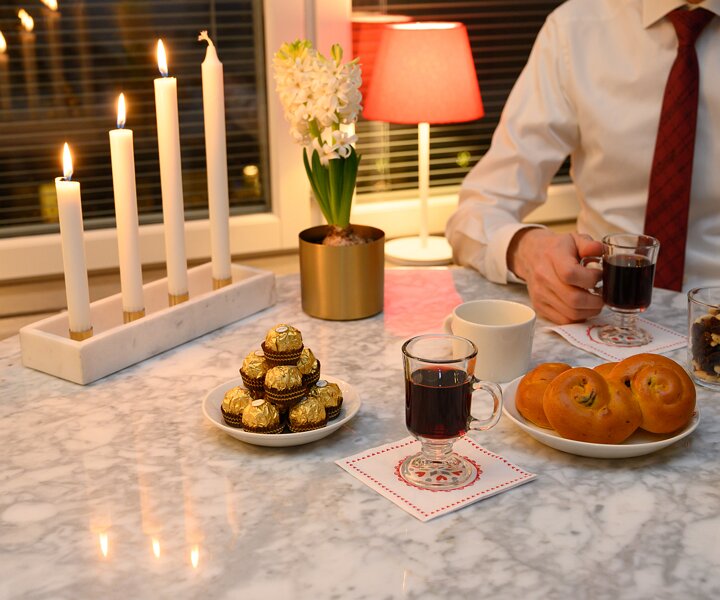 _DSC0027 Third advent Sunday with glögg and lussekatt.