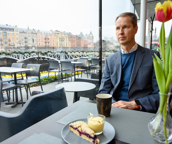 _DSC0497 Arto having morning coffee, Djurgårdsbron in the background.