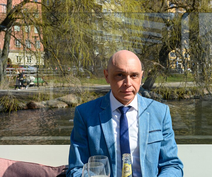 _DSC2198 Markos having lunch at Mälarpaviljongen.