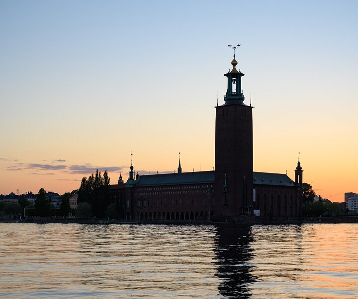 _DSC3095 Summer night city. Stockholm City Hall.