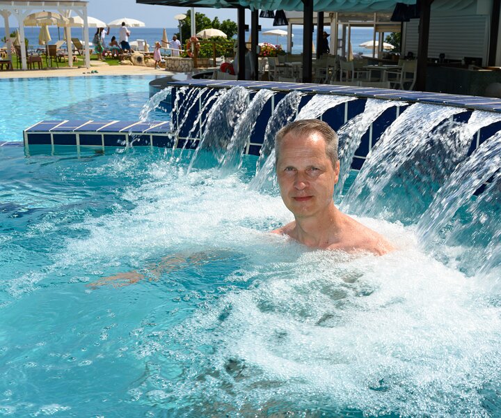 _DSC3581 Arto in the jacuzzi pool.